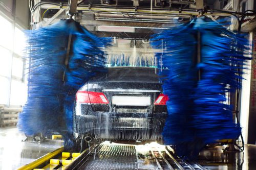 Verkehrsunfallflucht in Waschstraße?