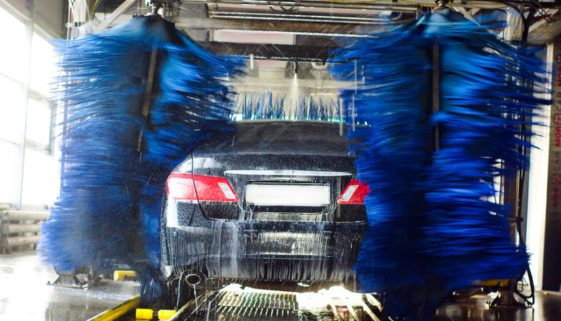 Verkehrsunfallflucht in Waschstraße?