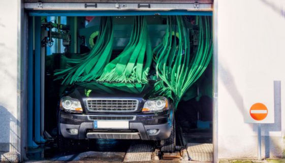 Verkehrsunfallflucht bei Beschädigung einer Waschstraße - Fahrerlaubnisentziehung