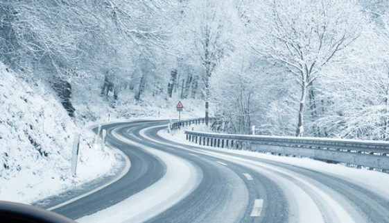 Fahrlässige Gefährdung des Straßenverkehrs bei Unfall mit 0,796 Promille auf schneeglatter Straße