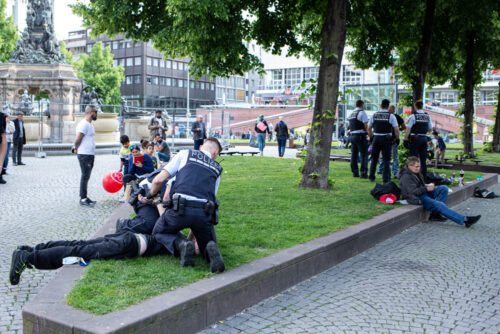 Widerstand gegen Vollstreckungsbeamte - Rechtmäßigkeit der Diensthandlung