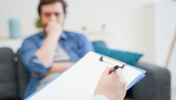 Psychiatrisches Sachverständigengutachten - Exploration des Angeklagten durch Hilfsperson?