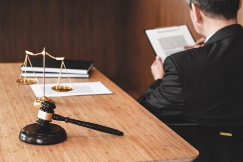 Anforderungen an Richterunterschrift in Urteilsurkunde – Unleserlichkeit