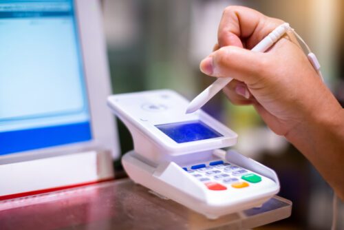 Betrug -  Bezahlung mit elektronischen Lastschriftverfahren ohne ausreichendes Kontoguthaben