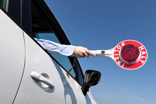 Fahren ohne Fahrerlaubnis - Anhalten wegen Geschwindigkeitsverstoß - Dauerstraftat