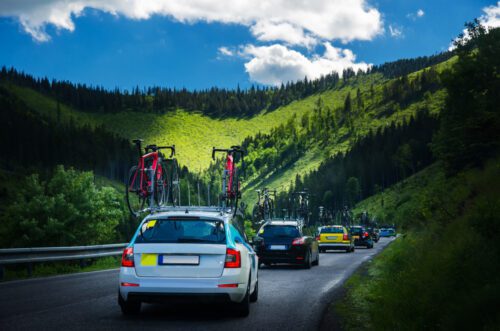 Kraftfahrzeugrennen – Rennen bei Fahren im Konvoi?