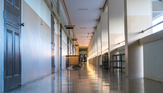 Schülern am Verlassen des Klassenraums gehindert - Freiheitsberaubung Schülern am Verlassen des Klassenraums gehindert - Freiheitsberaubung