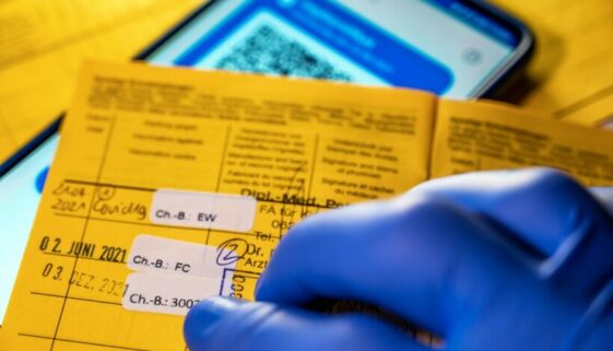 Impfausweise nachgemacht und verkauft – Urkundenfälschung? Impfausweise nachgemacht und verkauft – Urkundenfälschung?