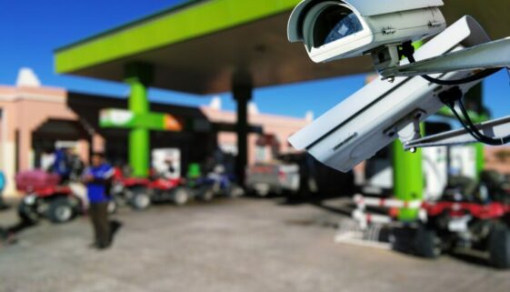 Anbringen falscher Fahrzeugkennzeichen für Tankbetrug Anbringen falscher Fahrzeugkennzeichen für Tankbetrug