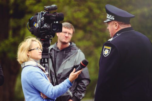 Aufnehmen einer Äußerung eines Polizeibeamten im öffentlichen Raum