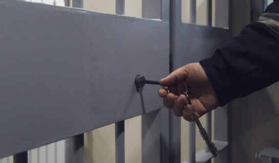 Inhaftierung aufgrund falscher Anschuldigung – Schadensersatzanspruch