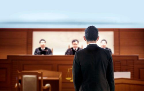 Mehrfachverteidigung - angestellte Rechtsanwälte und Arbeitgeber ein Verteidiger?