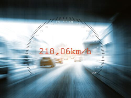 Verbotenes Kraftfahrzeugrennen - Tatbestandsmerkmal „höchstmögliche Geschwindigkeit"