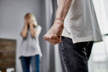 Häusliche Gewalt im Strafrecht: Verfolgung, Bestrafung und Opferschutz