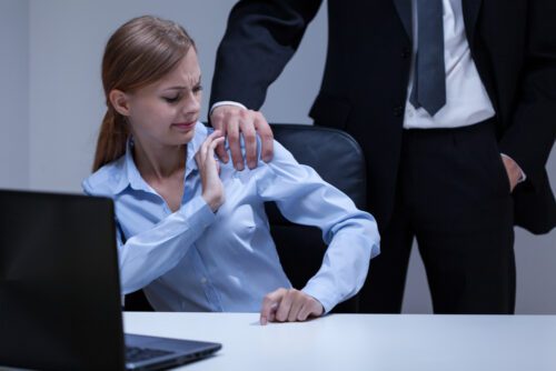 Sexuelle Belästigung und Nötigung im Vergleich