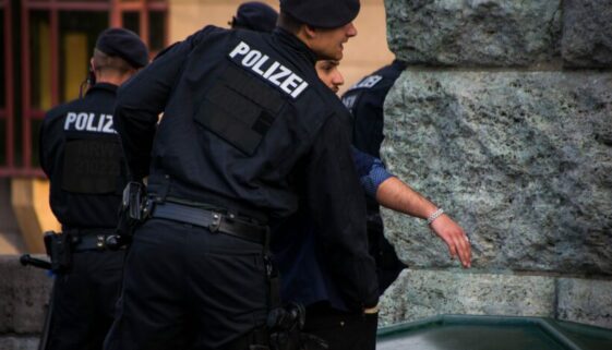 Strafbarkeit wegen tätlichen Angriffs auf Vollstreckungsbeamte(1) Strafbarkeit wegen tätlichen Angriffs auf Vollstreckungsbeamte