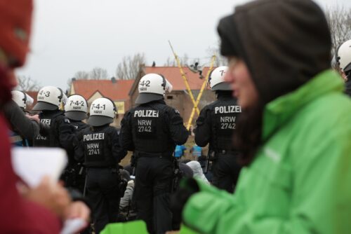 Klimaaktivist - Hausfriedensbruch, Rechtsfertigungsgrund, Entschuldigungsgrund