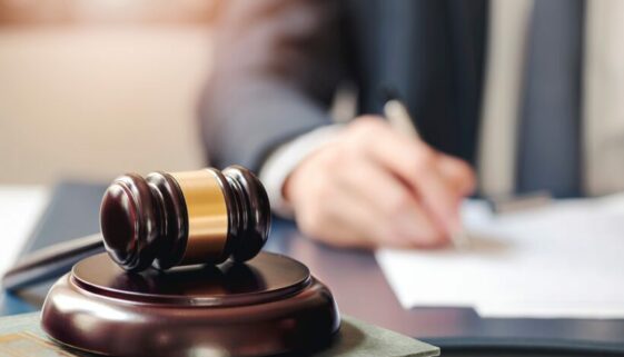 Strafbefehl - Gericht kann abweichende Kostenentscheidung erlassen Strafbefehl - Gericht kann abweichende Kostenentscheidung erlassen