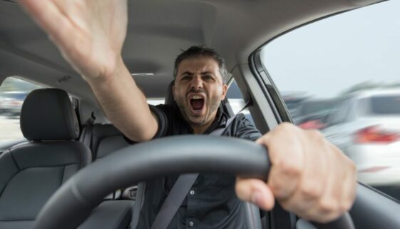 Angry,Man,Driving,A,Vehicle Vorsätzliche Gefährdung des Straßenverkehrs - charakterliche Ungeeignetheit zur Fahrzeugführung