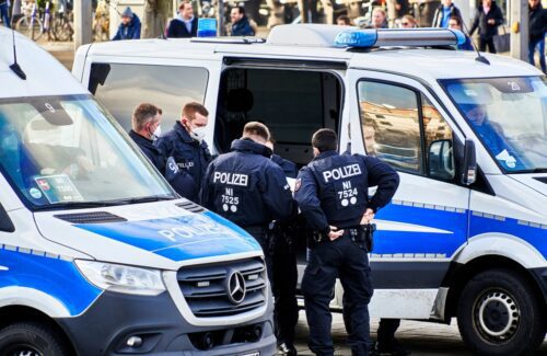 Bezeichnung von polizeilichen Maßnahmen als rassistisch - Strafbarkeit