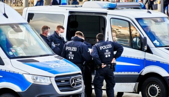 Bezeichnung von polizeilichen Maßnahmen als rassistisch - Strafbarkeit