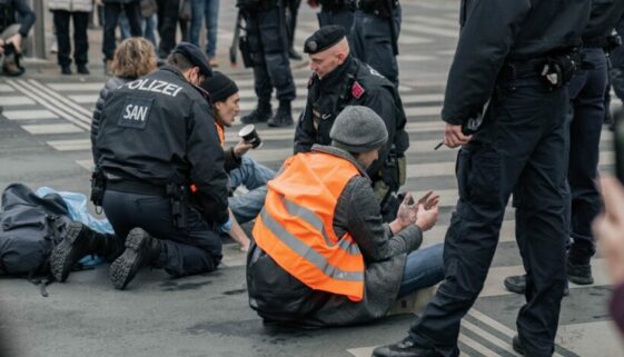 Vienna,,Austria,-,February,13,2023:,Climate,Activists,Of,The erkennungsdienstliche Behandlung Klimaaktivistin nach Blockadeaktion