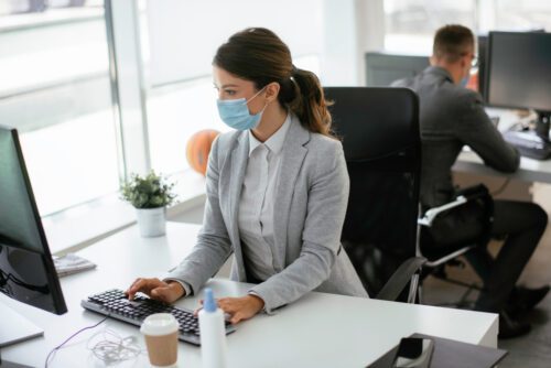 Pandemie-Maskenpflicht: Arbeitsplatz-Verstoß