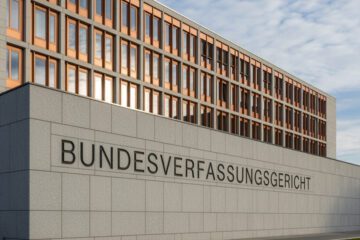 Sachbeschädigung am Bundesverfassungsgericht: Wie teuer wird ein Fäkalien-Angriff?